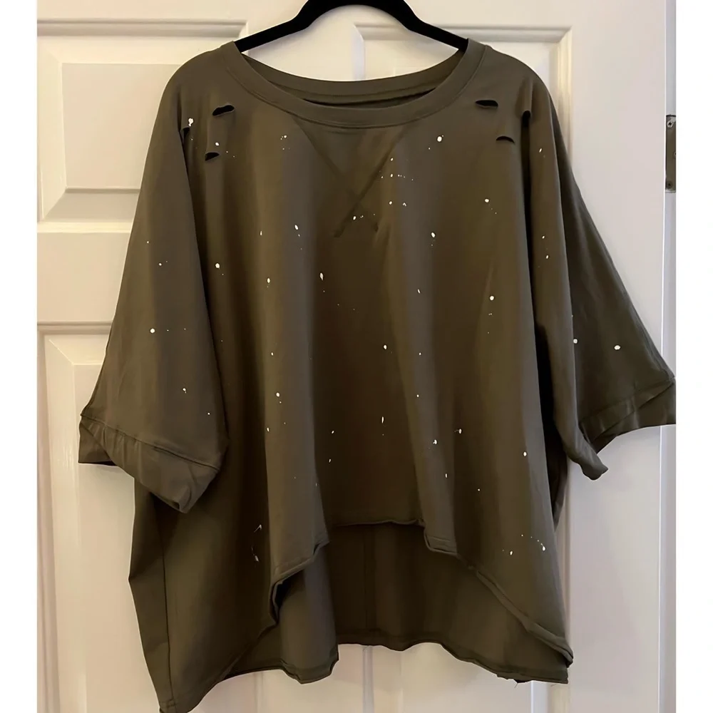 NEW! Olive Curved Hi Lo Hem Splatter Detail Half Sleeve Top! - Picture 2 of 8